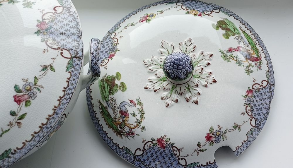 Старовинна супниця з двома кришками