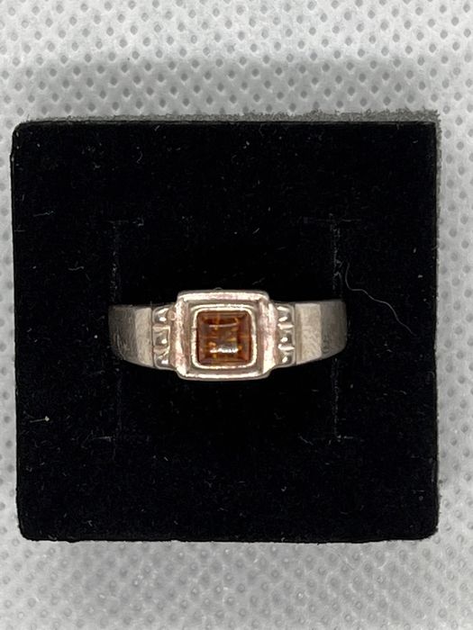 Pierścionki z bursztynem