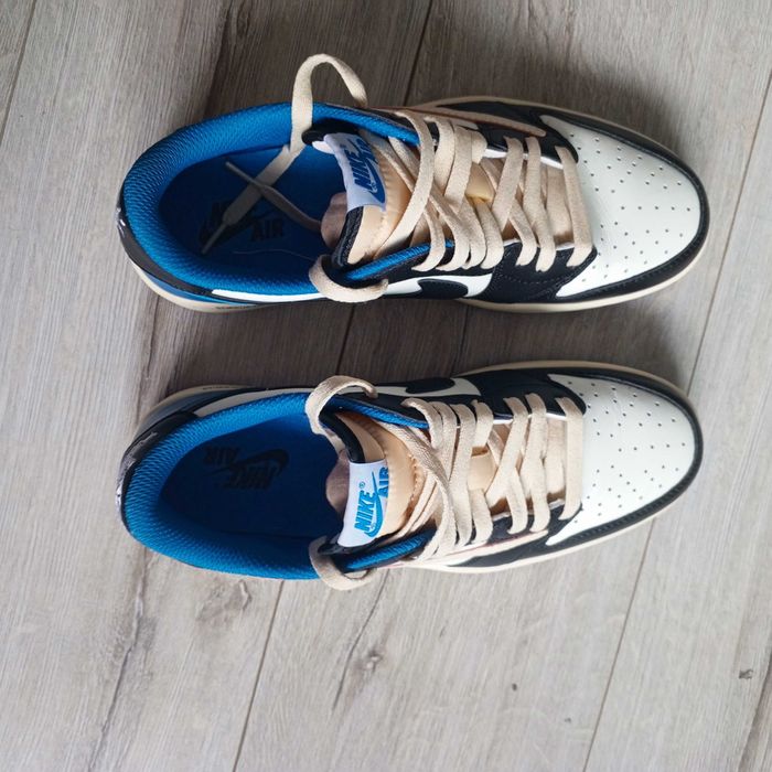 Jordan 1 low travis scott