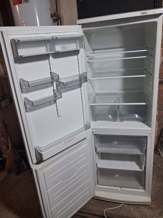 Холодильник Атлант в дуже гарному стані