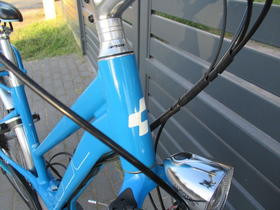 Śliczny rower elektryczny Cube  koła 28 silnik Bosch