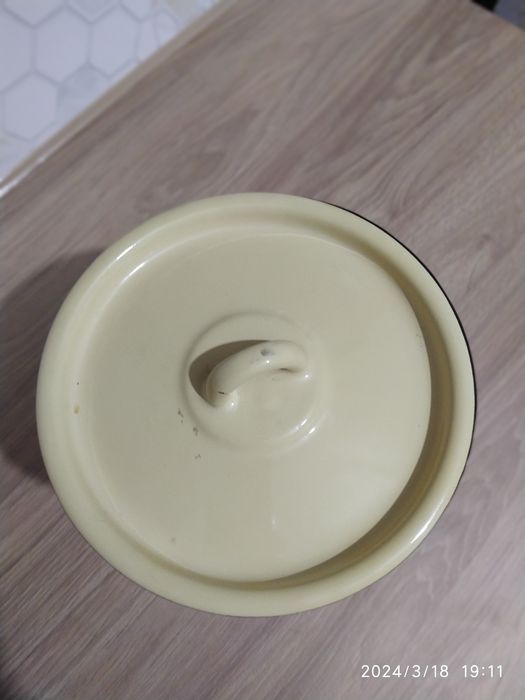 Эмалированная банка, чаша, емкость для круп