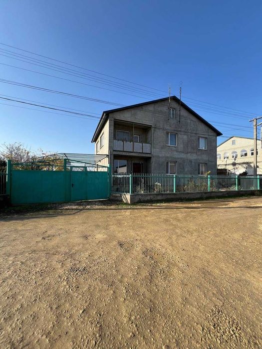 Продам будинок 204 м², ділянка – 10 соток у Великодолинському