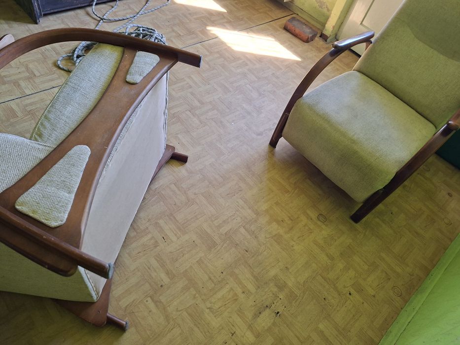 Fotele drewniane tapicerowane – 2 szt. – dobry stan, styl retro