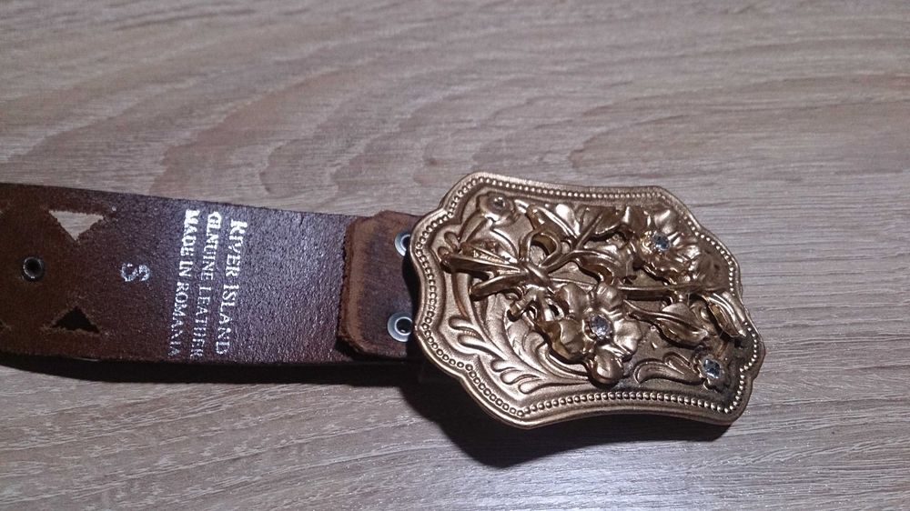 Оригинальный кожанный женский ремень в Исландском стиле.