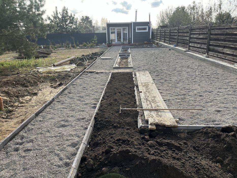 Професійне укладання тротуарної плитки під ключ для вашого затишного подвір'я.