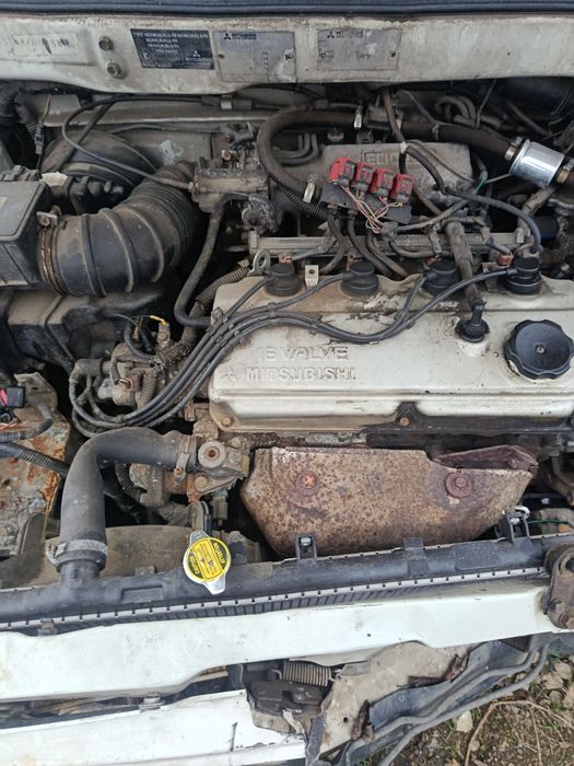 Продам двери MITSUBISHI SPACE WAGON  94гв 2.0 бензин