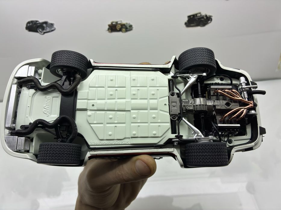 Модель Porsche RSR 1:18 Schuco
