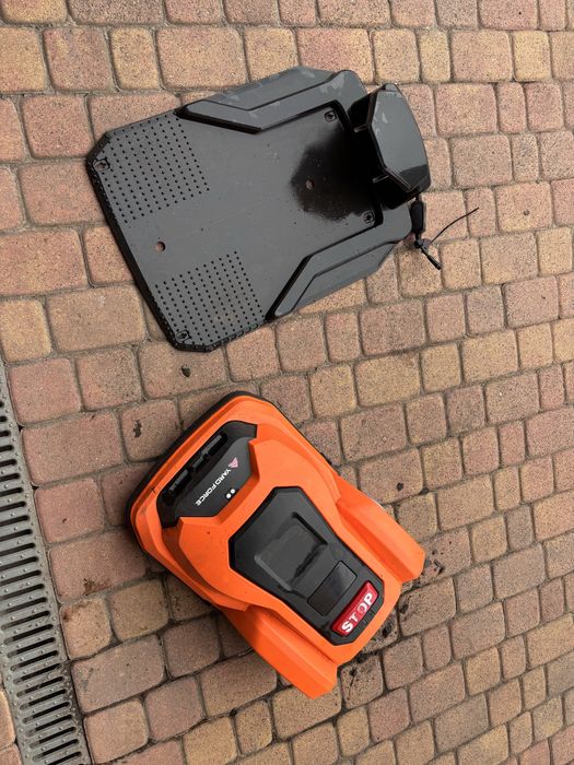 Robot koszący Yard Force SA600H + 300 m kabla GRATIS!