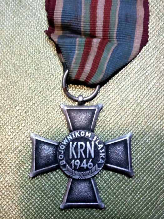 śląski krzyż powstańczy PRL wersja caritas