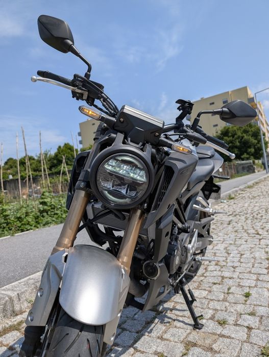 Honda CB125r 2024 com garantia e apenas 2090km