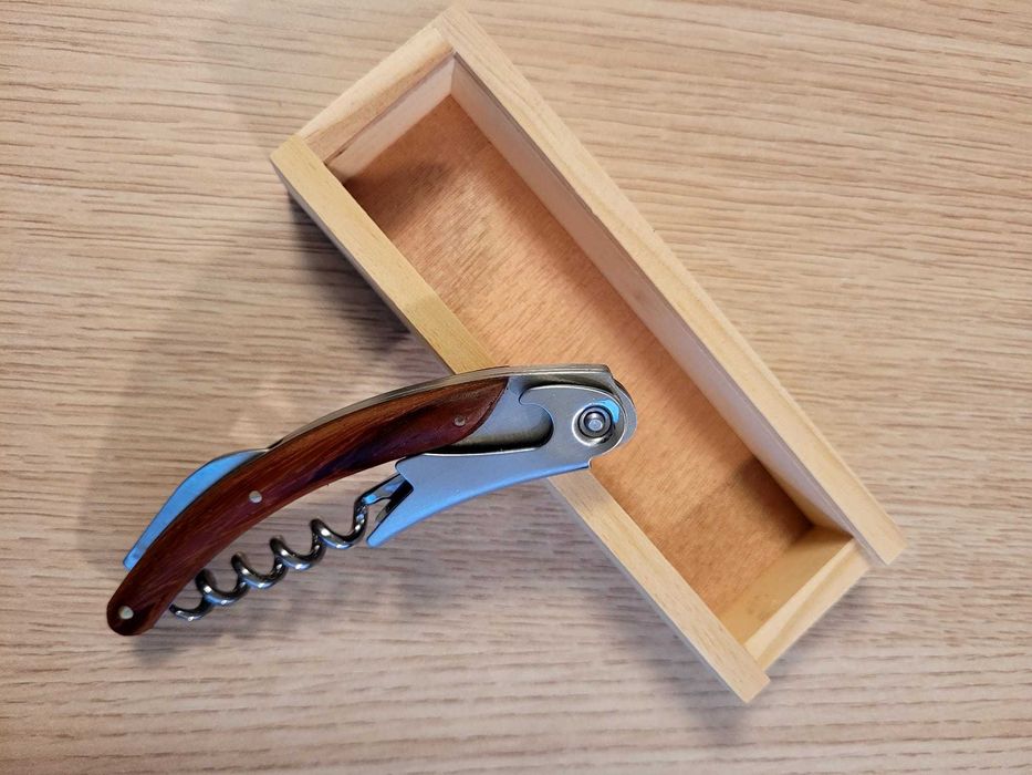 nowy korkociąg kelnerski