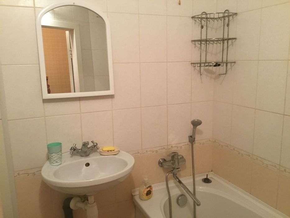 Посуточно 1 ком.квартиру. 2 + 1 спальн. мест.. .Центр. г.Каменское.