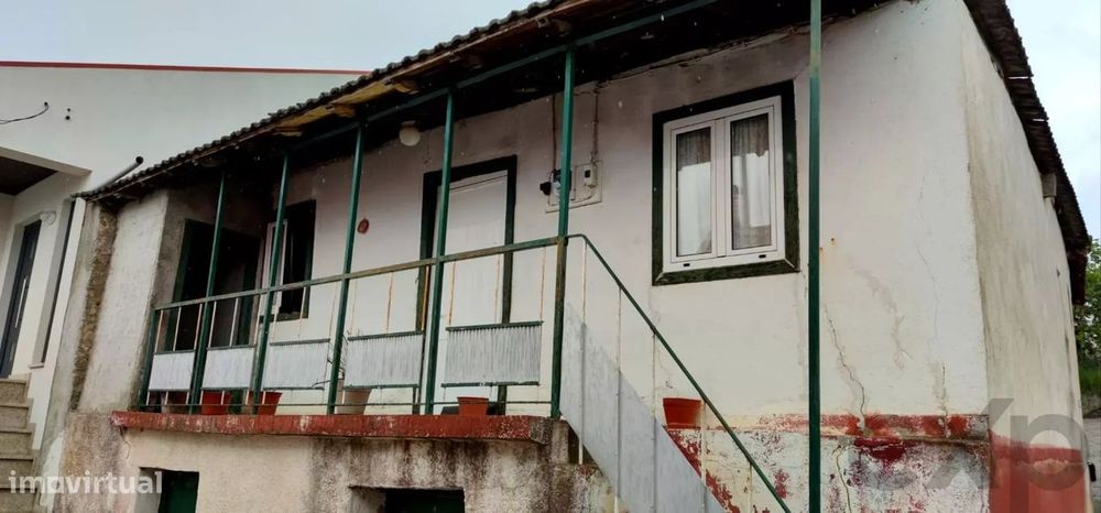 Moradia para Remodelação Total em Santa Maria de Émeres, Valpaços
