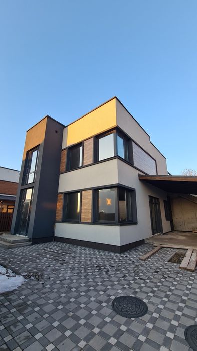 Продам дом 145 кв.м.+ тераса. Парковка на 2 авто 6 соток.