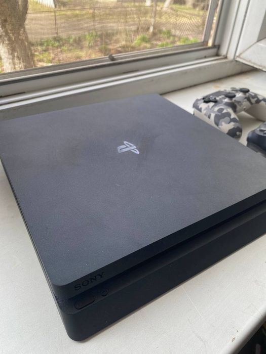 Playstation 4 в гарному стані