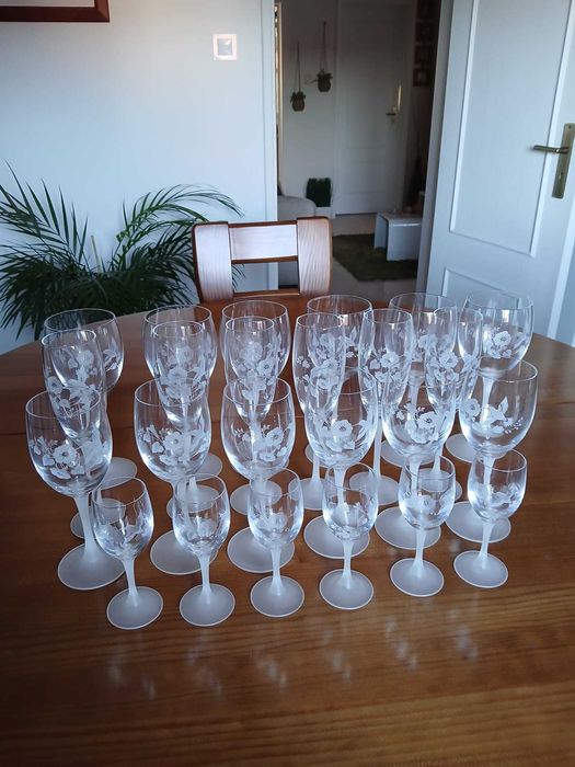 Serviço de Copos em Cristal - Coleção Colibri / Hummingbird (24 peças)