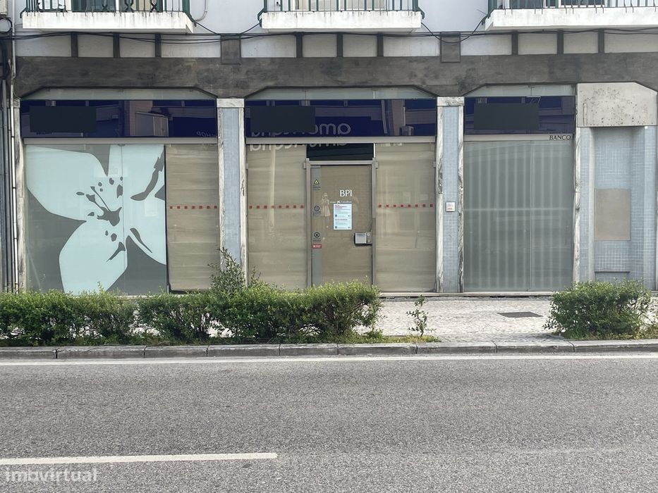Espaço comercial na Rua Capitão Mouzinho de Albuquerque