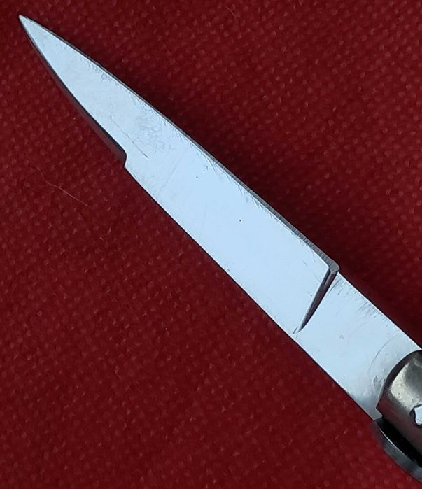 Stary ciekawy noz sprężynowy