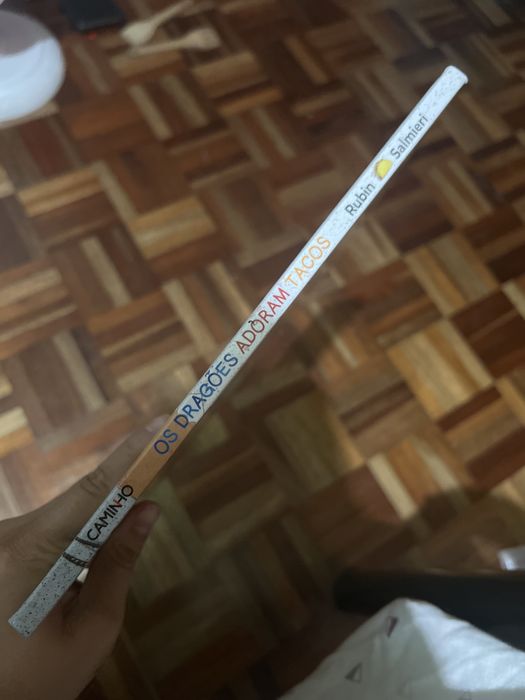 Livro Infantil Capa Dura / Os dragões adoram tacos