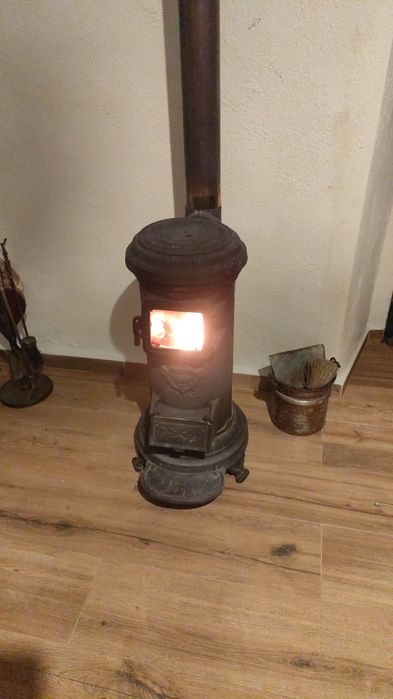 Salamandra Oliva , mais cesto para lenha e Acessórios de limpeza