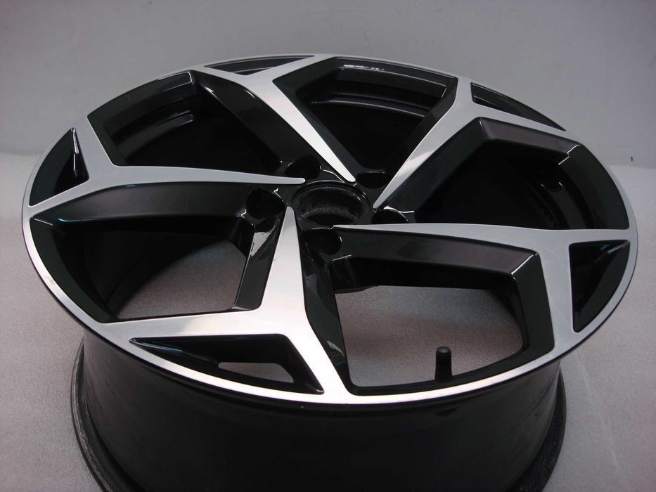 Felga PASSAT B8 18 8JX18 ET44 5X112