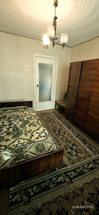 Кімната або койко - місце для працюючих жінок без хазяїв