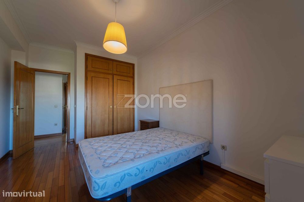 Apartamento T4 Com Garagem Fechada Em São Vitor - Braga