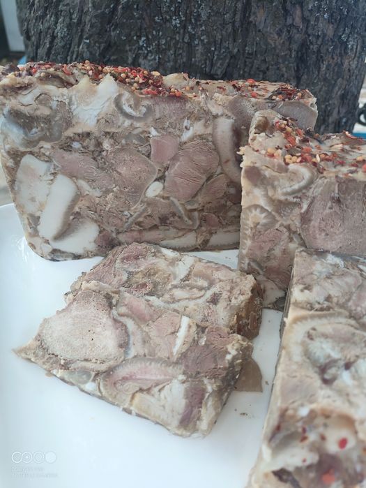 Ушки заливные,сальтисон с чесноком.