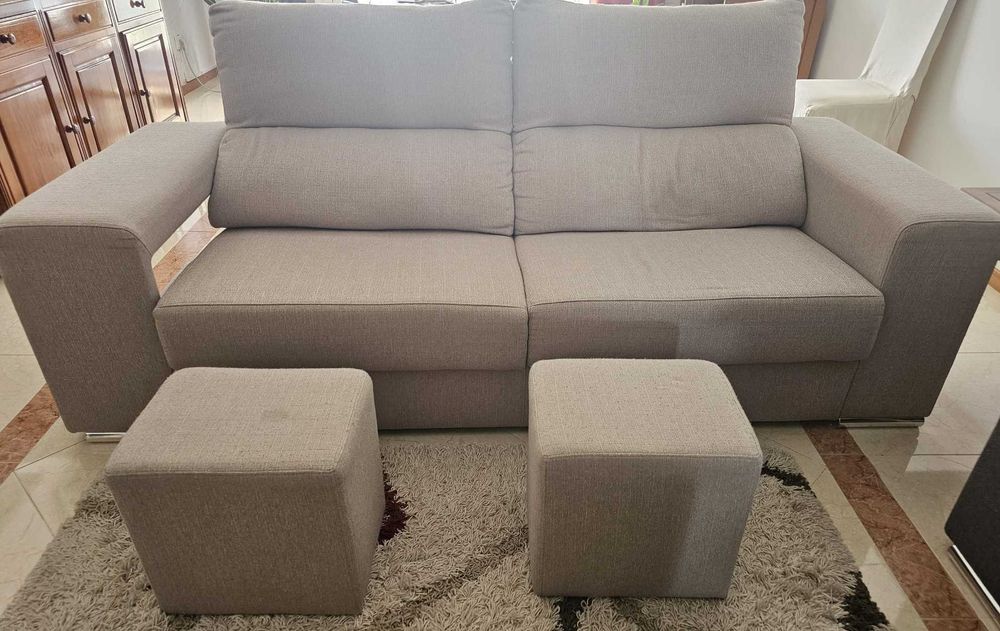 Sofá bege com 2 poufs - 2,15x0,85 - Pouco Usado