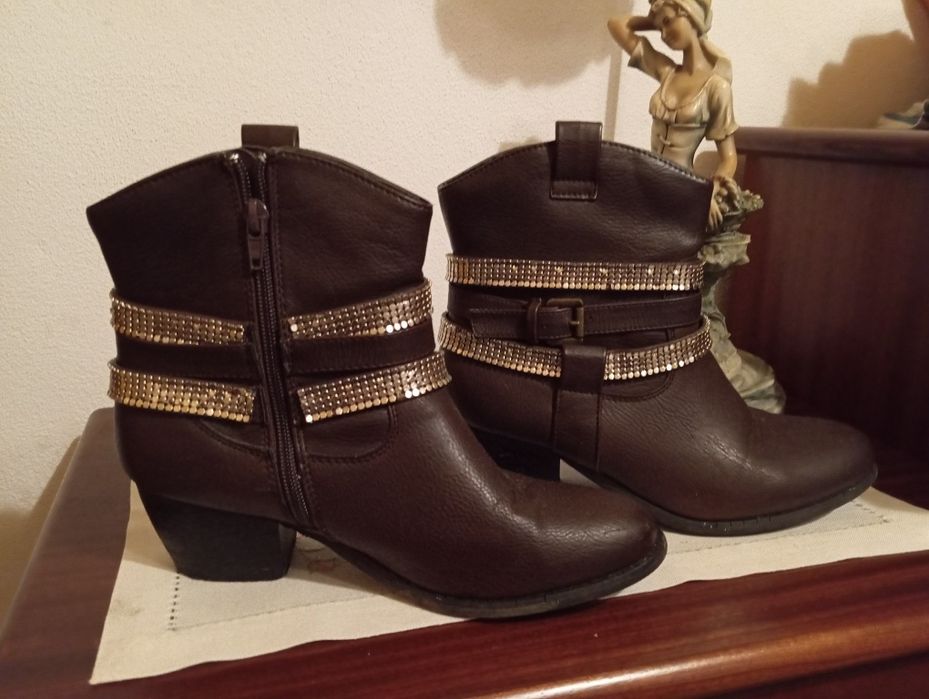 5 pares de sapatos / botas para senhora ( 36 / 37 )
