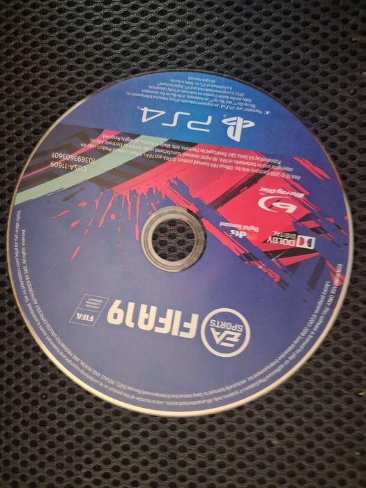 Fifa 19 bardzo fajna gra zdjęcie dodam potem informuje