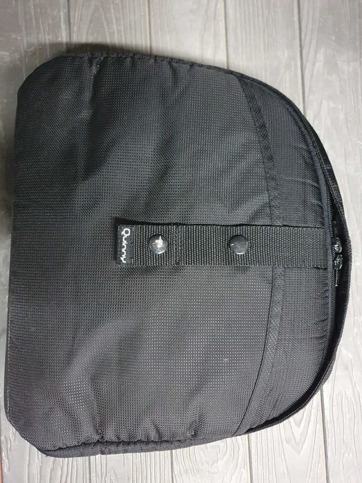 Mala de apoio ao carrinho quinny.