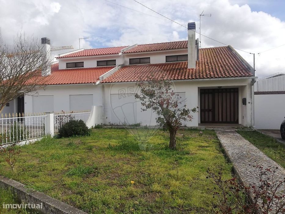 Moradia T4 para arrendamento