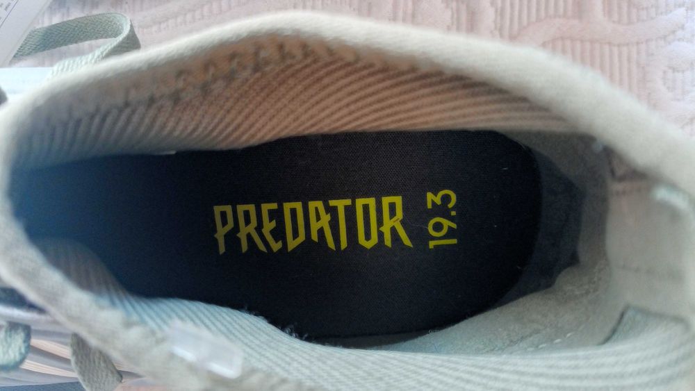 Chuteiras novas ADIDAS PREDATOR n°37,5.