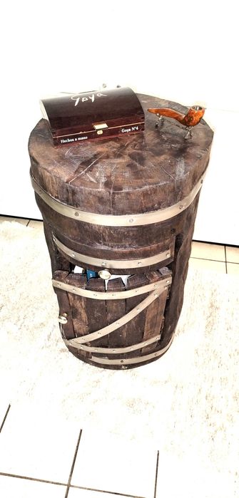 Móvel único, escavado em toro de sobreiro