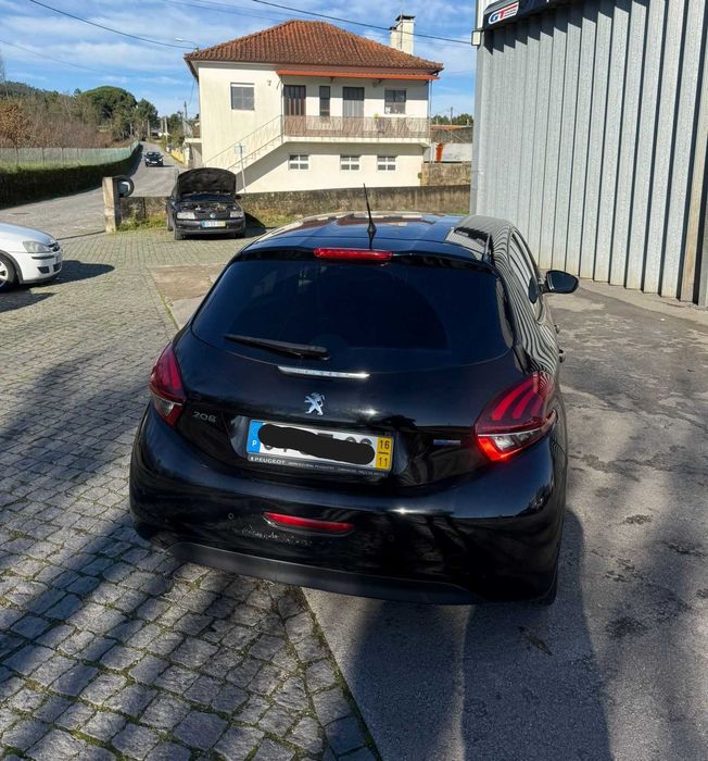 Peugeot 208 1.2 VTi Style / 11/2016 /  132.000 KM