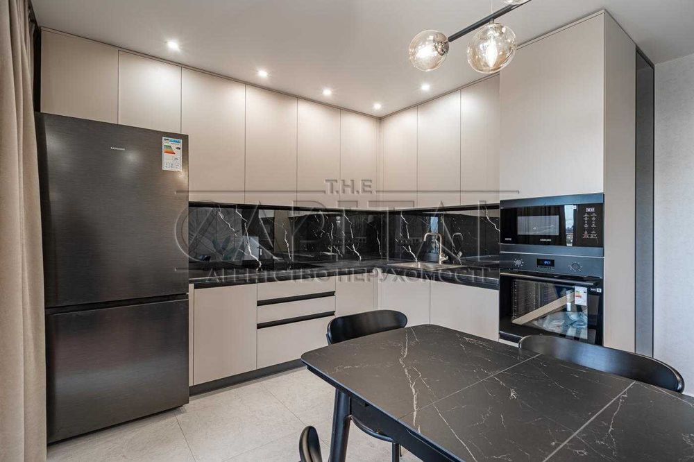 Перша здача! Чотирикімнатна на Подолі Закритий ЖК 044 Кирилівська 37