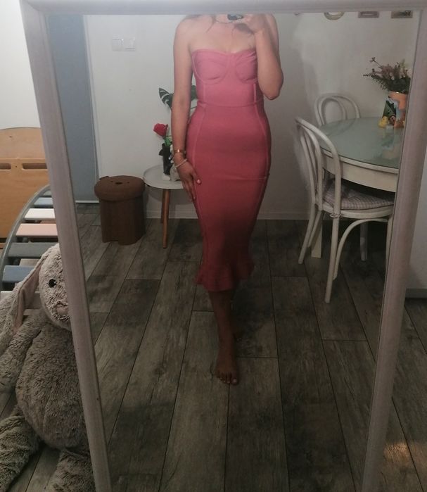 Sukienka syrenka, obcisła sukienka, dopasowana sukienka