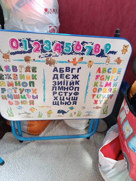 Дитячий столик і стілець