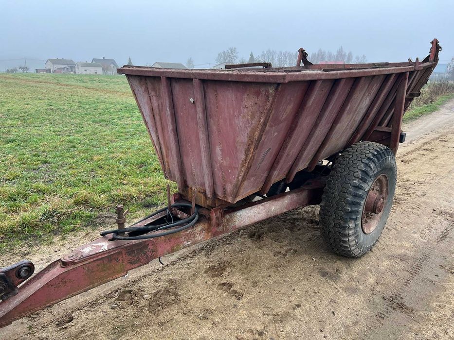 Przyczepa wywrotka jedno osiowa kolebka