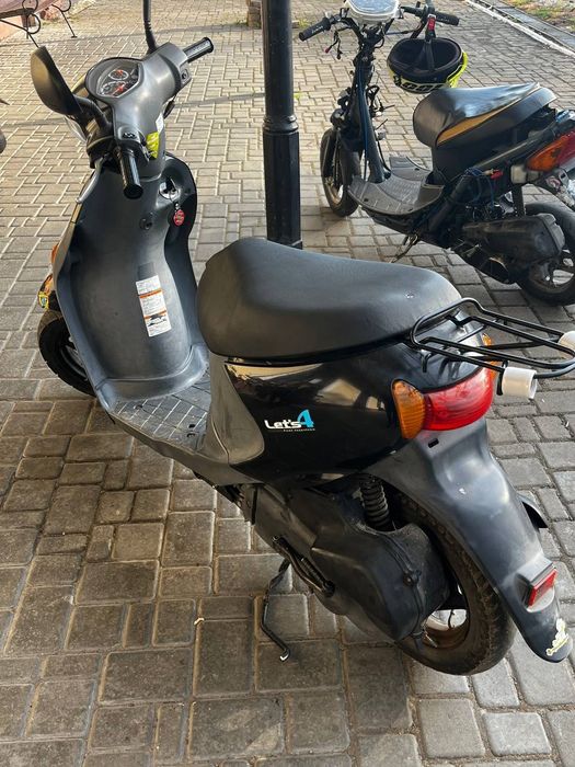 Скутер Suzuki lets 4