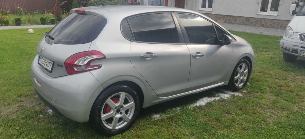 Peugeot 208 1.4hdi 2013