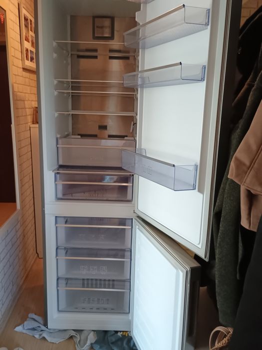 Półeczki na drzwi lodówka Beko