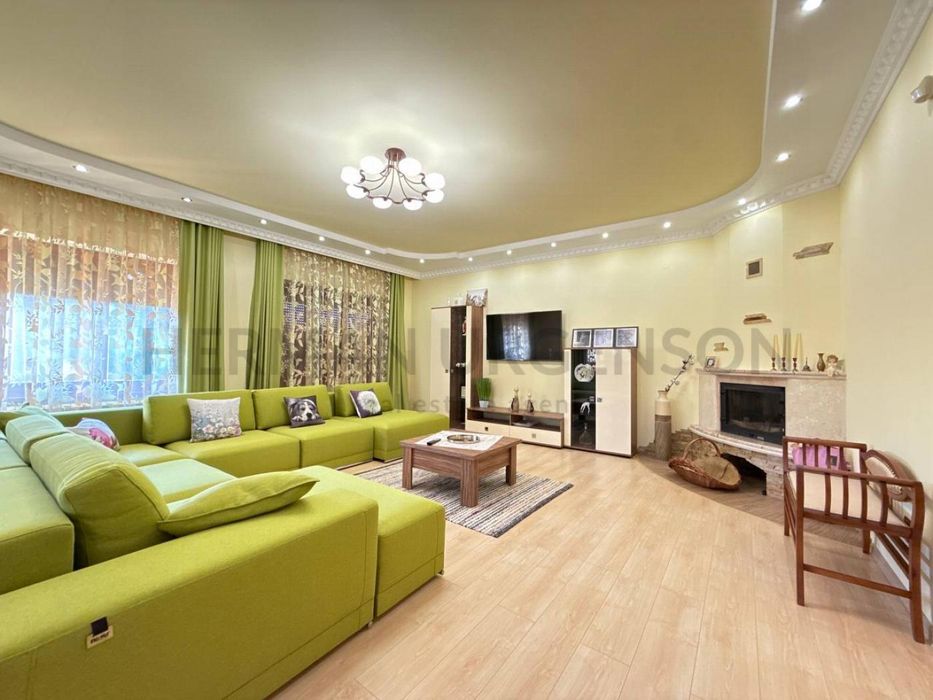 Продаж будинку 183 м.кв / 16 соток / р-н Компотний