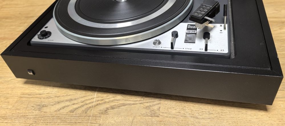 Вініловий програвач Dual 1228
