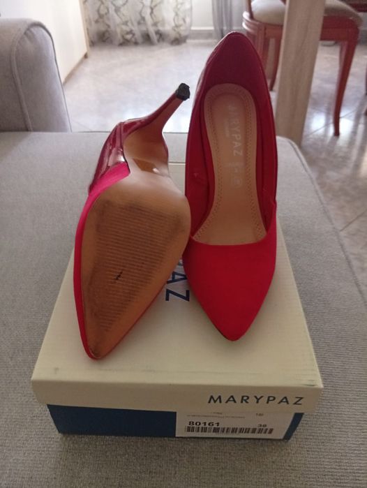 Sapatos de salto vermelho 38