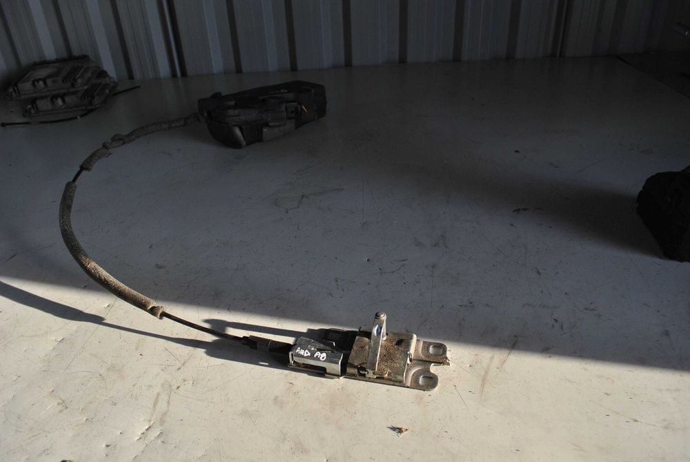 Zamek klapy Audi A8 d3