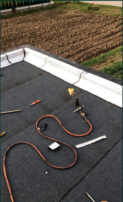 Naprawy dachów, krycie papą, papa termozgrzewalną, malowania renowacja