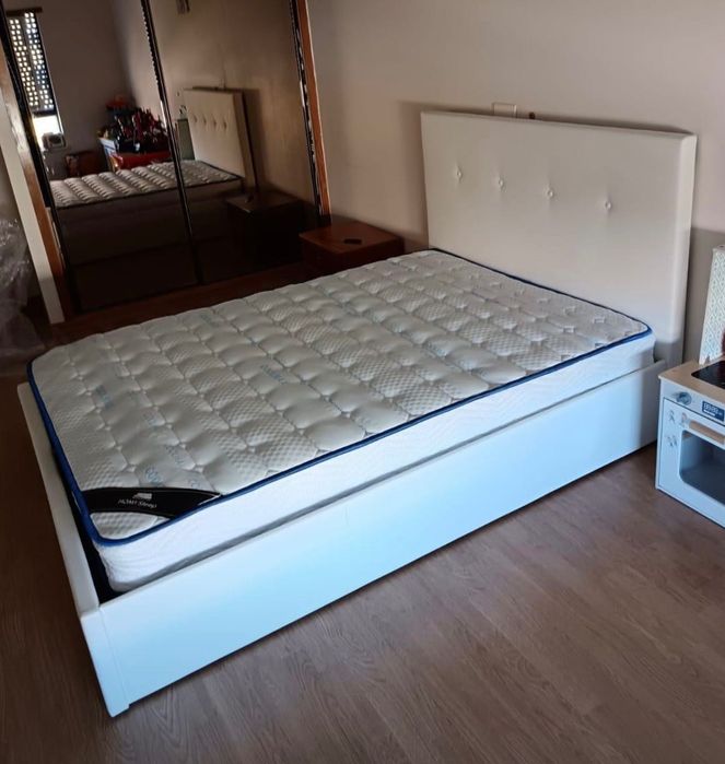 Cama de casal branca